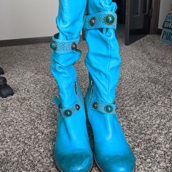 Boots - Picture 3 of 4